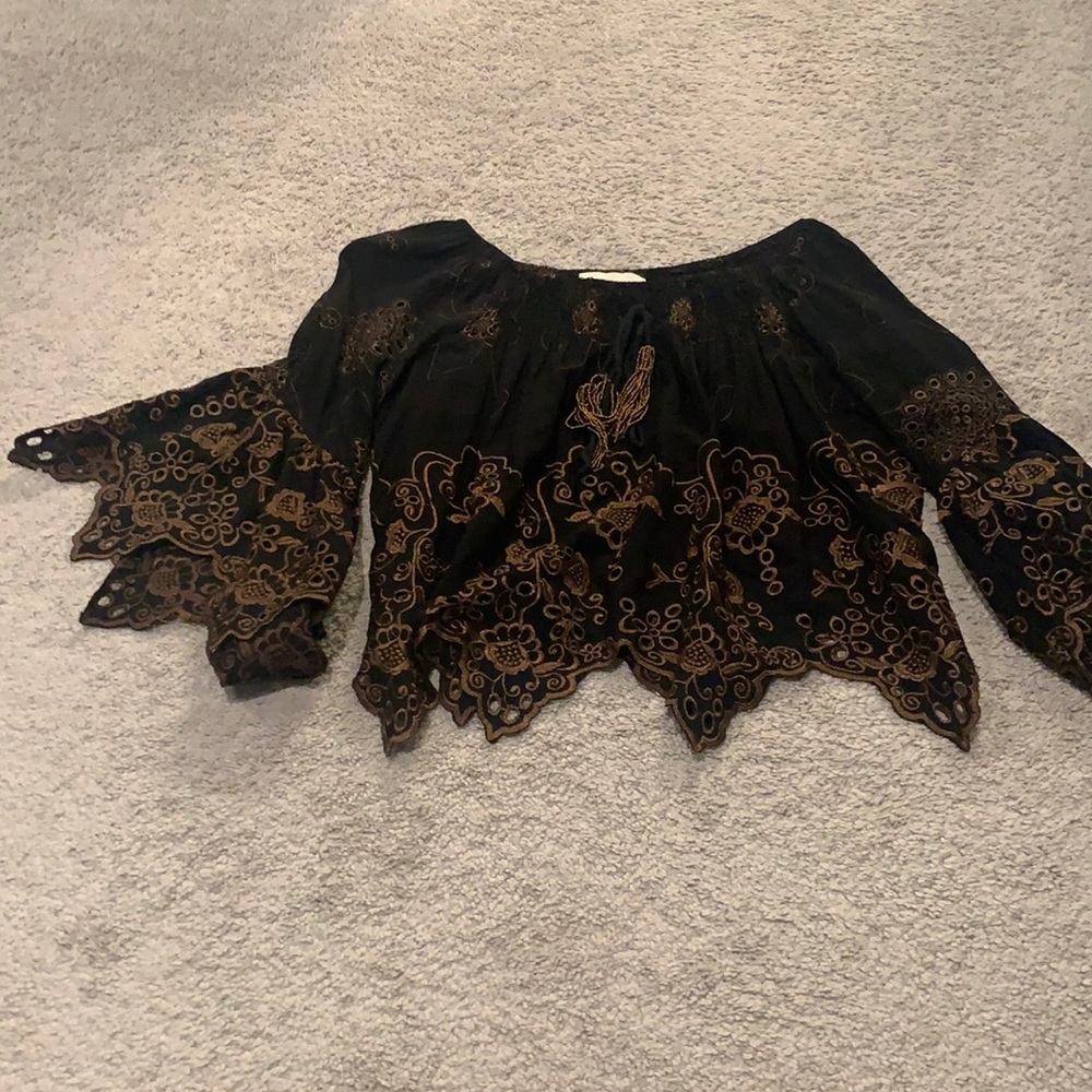Gorgeous off the shoulder top!